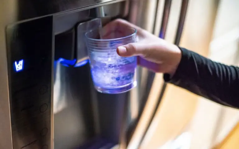 4 Reasons Your LG Refrigerator Water Filter Won’t Go in!